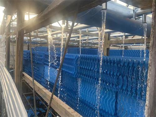 冷卻塔的工作原理及安裝選址(冷卻塔的模板用什么材料做成的)