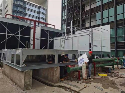 工業(yè)冷卻塔影響著冷水機(jī)(冷卻塔和冷水機(jī)連接視頻)